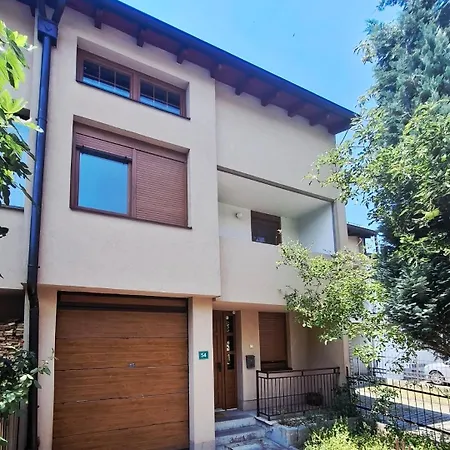 Villa Townhouse Aerodrom *